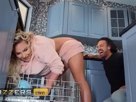(Phoenix Marie) Gets Stuck In The Dishwasher (Johnny) Frees Her For A Price - Brazzers