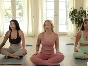 Lesbian yoga class - Kali Roses, Violet Myers, Carolina Cortez